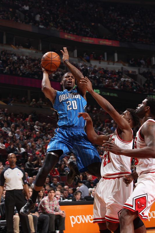 他在低位被 他在低位被